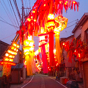 「七夕のトンネル」が美しい七夕祭り