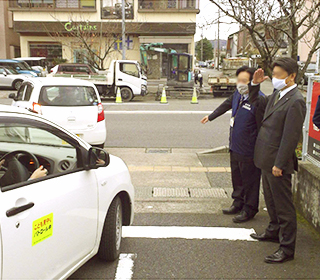 福井西中央支店 営業活動中に子ども見守りパトロール