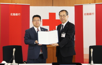 日本赤十字社富山県支部と「遺言を活用した遺贈寄付に関する協定」を締結しました。